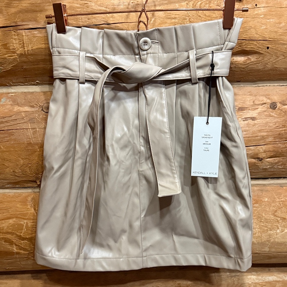 Kendall & Kylie Beige Faux Leather Mini Skirt medium